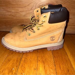 Timberland 6 Inch Classic Junior boots. Excellent new condition